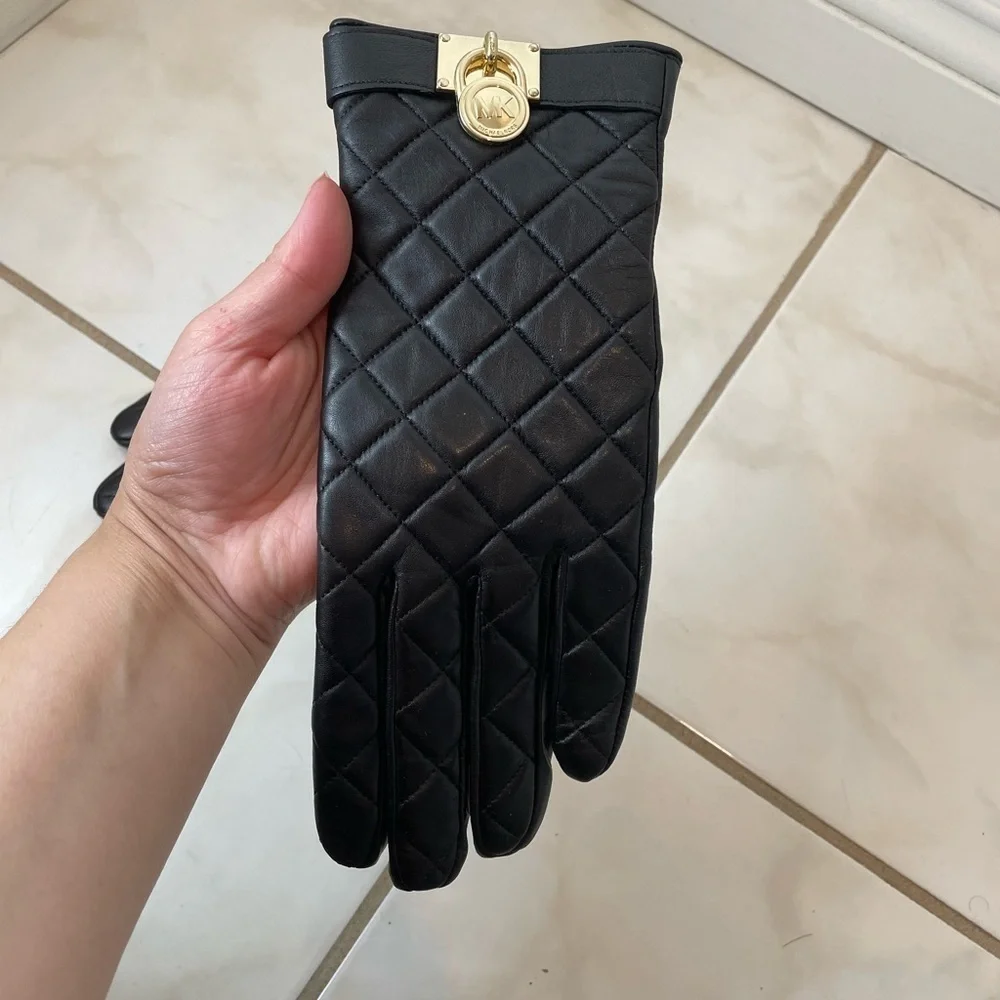 EUC Womens Michael Michael Kors 100 Percent Genuine Leather Gloves Black​​​​​​​